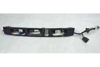 Окантовка фонаря освещения номера Hyundai Santa Fe 4 ТМ (2018-2021) дорест 2.2 D центральная оригинал б/у