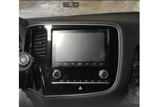 Облицювання панелі приладів центральна Mitsubishi Outlander 3 (2018-на час) 3-й рестайлінг 2.0 G мультимедіа оригінал б/у